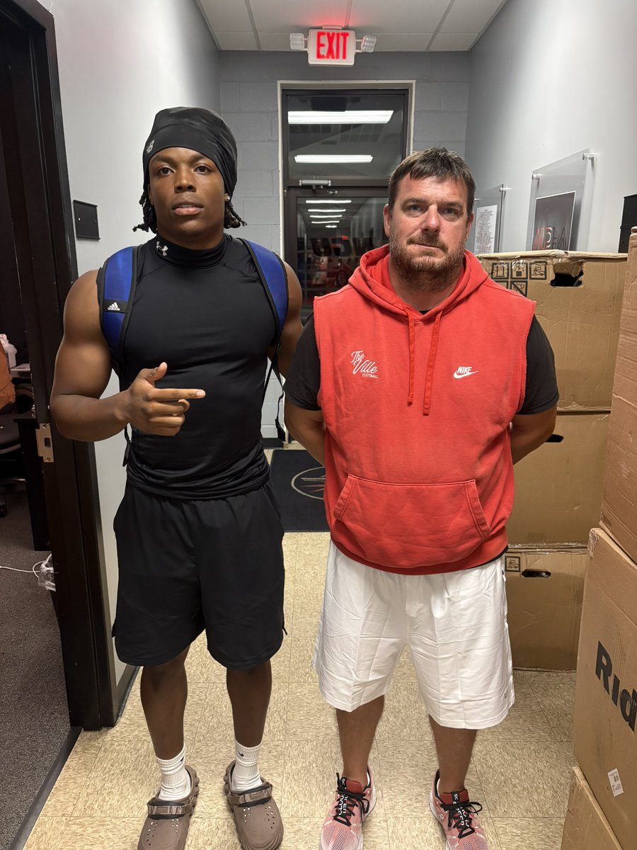 Adamfoster41_'s tweet photo. NGU offered!!!
@CoachOMoore @hastings_coach @CoachT_Stone @CUhitman56 @Indian_Land_FB https://t.co/RSxQGbwLBe