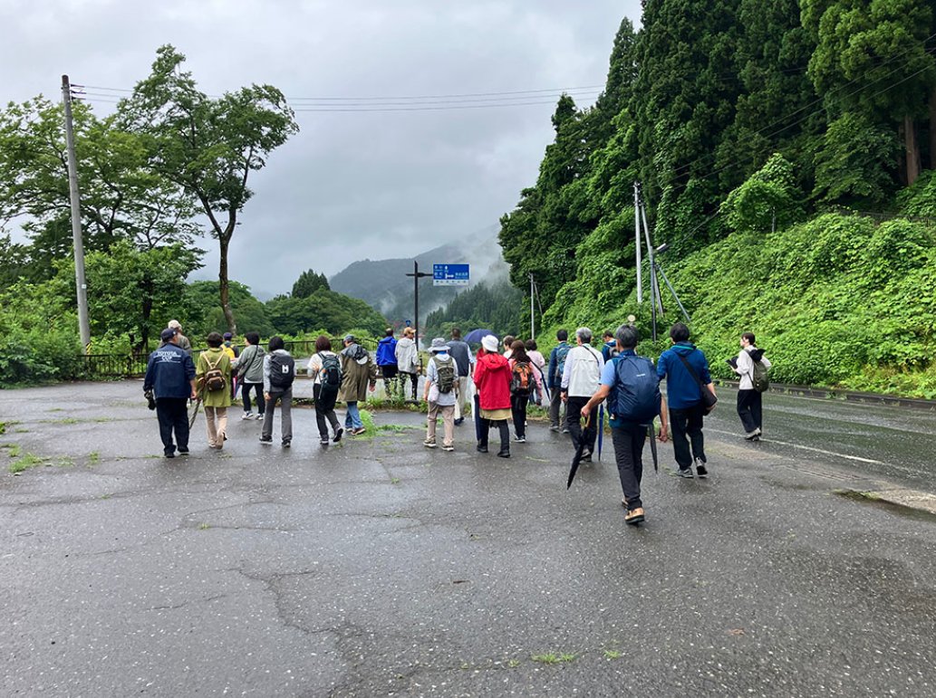 FukuViewpoint's tweet photo. ６月２１日（日）に「会津トレイル」の三島町コースをめぐるツアーを開催しました。第一只見川橋梁ビューポイントや松音寺の見学、ＪＲ只見線への乗車など、三島町の魅力がたっぷり詰まったツアーとなりました。ツアーレポートを公開しておりますので、ぜひご覧ください。

https://t.co/f1xd9IHbfi https://t.co/TQZF8Dj6kH