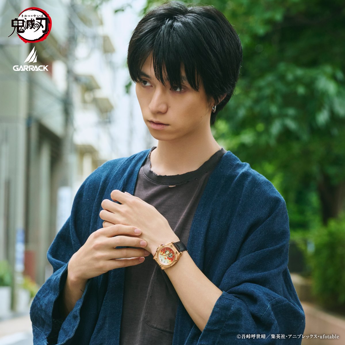 GARRACK_watch's tweet photo. 鬼滅の刃の世界観を日本の伝統工芸「金沢箔」で表現した腕時計。
一見すると上質な腕時計のような佇まいながら、「わかる人にはわかる」絶妙なデザインバランスにより、
日常の装いに自然に溶け込みます。
迫力ある表現と着用しやすさを両立したサイズ感で、男女問わず使用可能です。