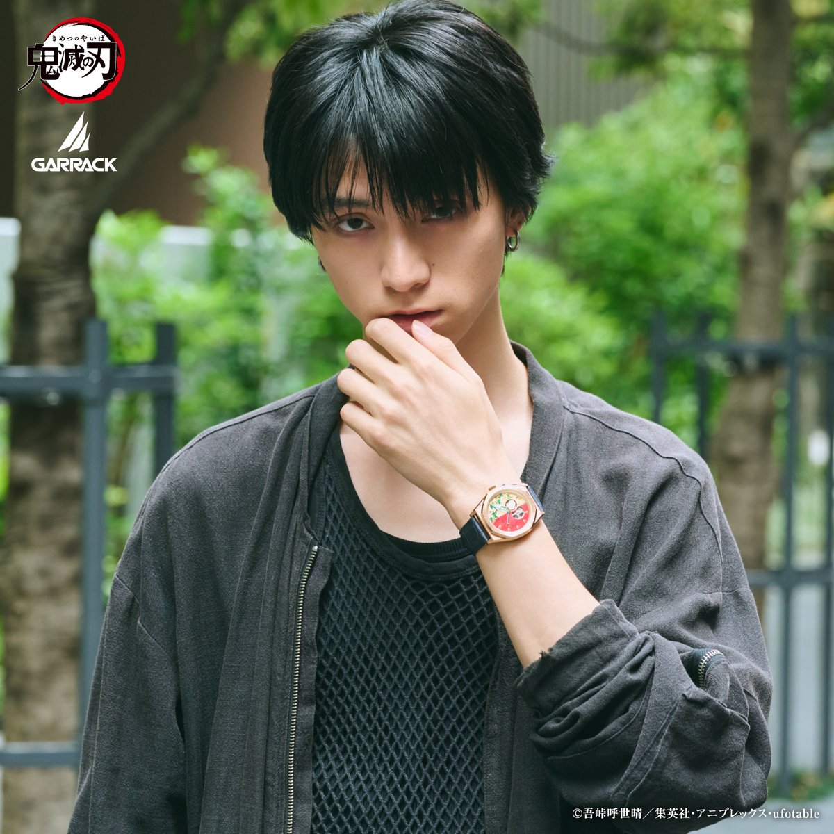 GARRACK_watch's tweet photo. 鬼滅の刃の世界観を日本の伝統工芸「金沢箔」で表現した腕時計。
一見すると上質な腕時計のような佇まいながら、「わかる人にはわかる」絶妙なデザインバランスにより、
日常の装いに自然に溶け込みます。
迫力ある表現と着用しやすさを両立したサイズ感で、男女問わず使用可能です。