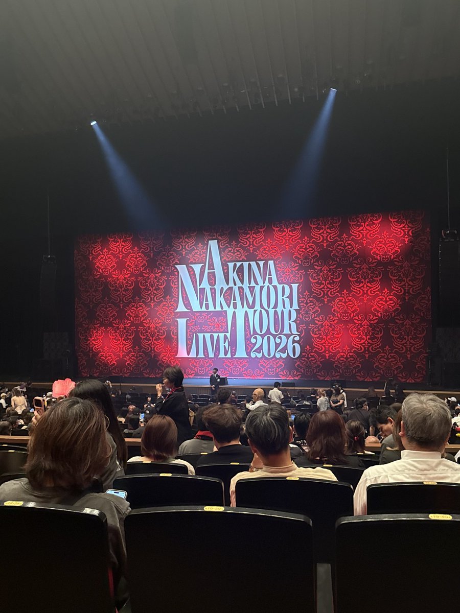 MintTeaLatte's tweet photo. 明菜ちゃん20年振りのコンサートツアーに初日はFC、2日目は当日の機材開放席🎫をゲットでき運良く2日間参戦する事ができました。
明菜ちゃんの元気な姿を目にしただけで感動🥺セトリ最強！ステージ、観客を掌握する姿は昔と変わらず😭
歌姫、完全復活ですね。最高の夜をありがとう！ #中森明菜 https://t.co/0S44W0dy4y