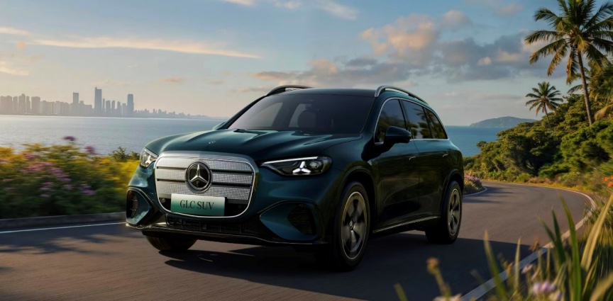 AISpeechGlobal's tweet photo. AISpeech supports the Mercedes-Benz Virtual Assistant in understanding context, inferring intent, and coordinating cabin settings, so the in-car experience can respond more naturally to how people speak.
#AISpeech #MercedesBenz #IntelligentCockpit https://t.co/tXLr4rlild