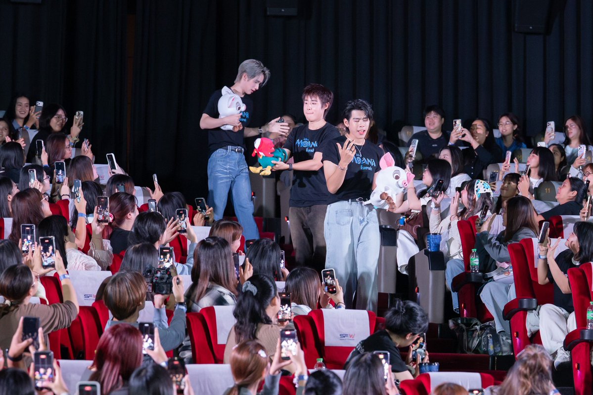 WeLoveSF's tweet photo. 🌊🛶 NUT, HONG, TUI และ LYKYOU เสิร์ฟความสนุกสุดฉ่ำ! 😍💕 ในรอบพิเศษ #SFFriendsScreening Disney's Moana ที่ SFW เซ็นทรัลเวิลด์ โรงภาพยนตร์ WORLD MAX CINEMA

📸ผู้โชคดีสามารถดาวน์โหลดภาพ GROUP PHOTO ได้ตั้งแต่วันนี้ - 16 ก.ค. 69 
คลิกดาวน์โหลดภาพที่ 👉 https://t.co/F3oIPztgK7

นโยบายข้อมูลส่วนบุคคลเพื่อการประชาสัมพันธ์ของบริษัท ฯ 👉 https://t.co/0r6bllYIvm

เงื่อนไขเป็นไปตามที่บริษัทฯ กำหนด

3 BEARS X BRO IN MOANA

#SFxNutHongTuiLykyou
#nnutdan #hongshihoshi #TuiChayatorn #LYKYOU
#SFxMoana
#ดูMoanaที่SF
#SFcinema 🍿❤
