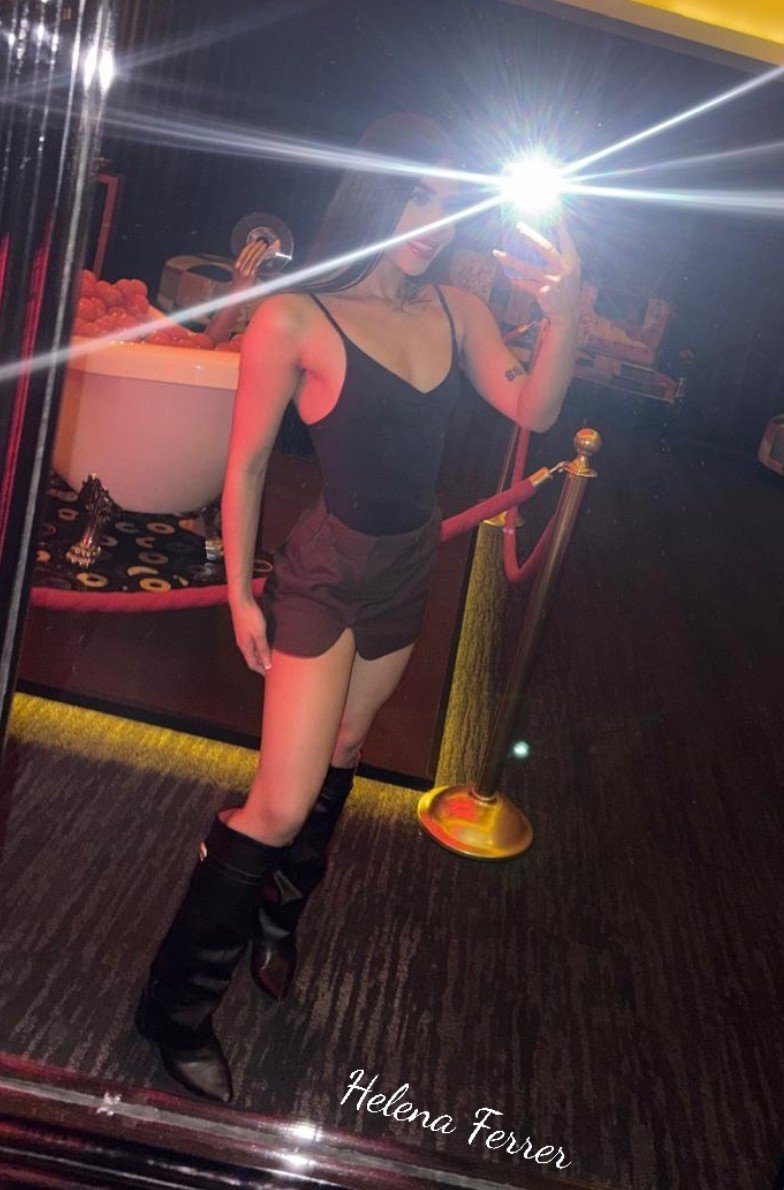 HelenaFerrer03's tweet photo. Un poquito de mí y te quedas pensandome 🔥😏💋 https://t.co/o2Gsy5QL7y