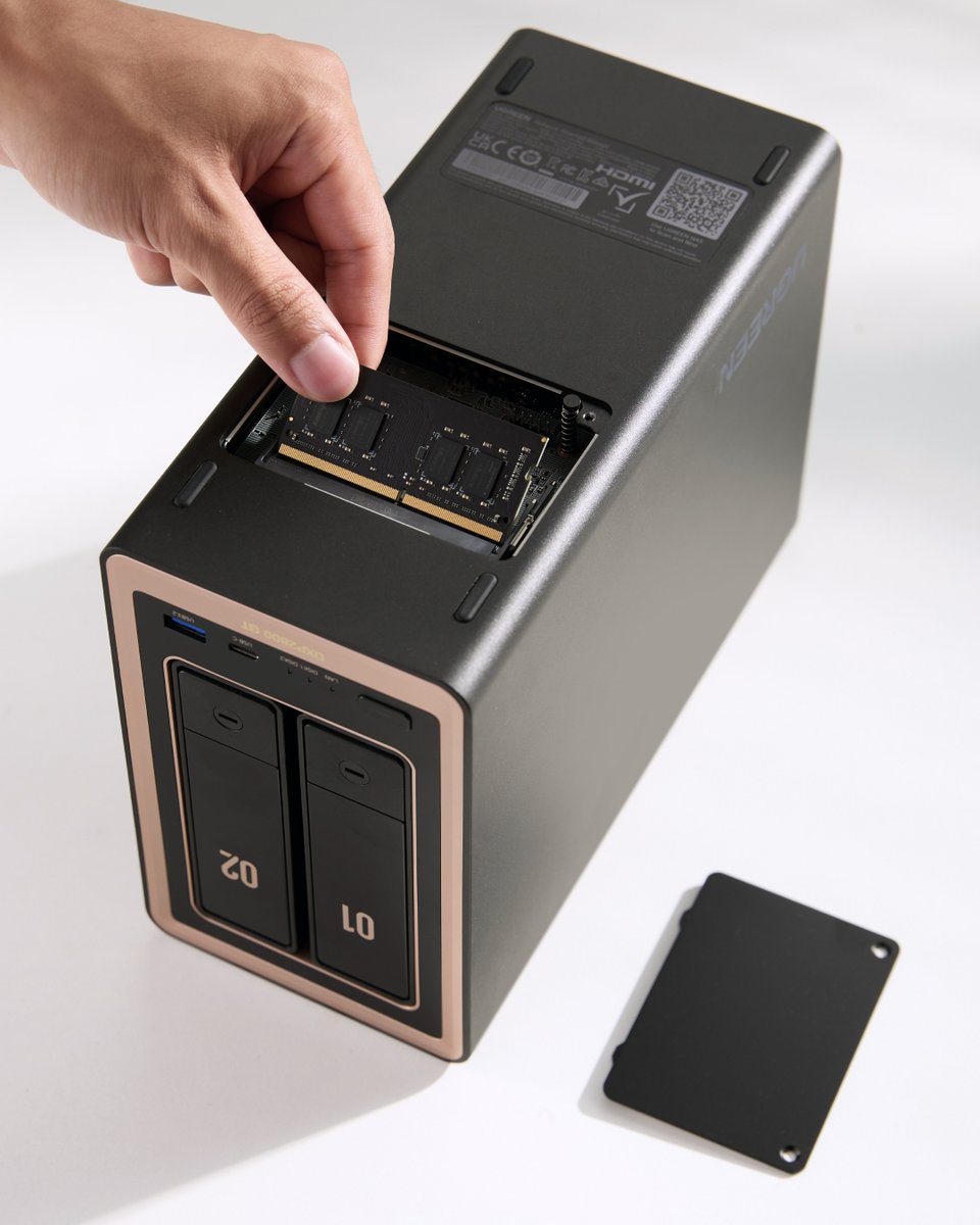 Ugreen_de's tweet photo. Dein Speicher. Deine Möglichkeiten. 
🚀  Entdecke die UGREEN NAS DXP2800 GT – kompakt im Design, stark in der Leistung.  Mit Unterstützung für HDDs, zwei M.2-NVMe-Slots für blitzschnelle Performance und U.2-SSD-Kompatibilität bietet sie dir maximale Flexibilität für deine Daten.  
Elegant. Leistungsstark. Zukunftssicher. 
Die neue Generation deines persönlichen Speichers ist da.
 #UGREEN #UGREENNAS #DXP2800GT