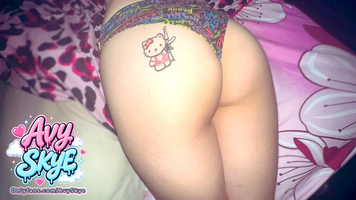 AvySkye_'s tweet photo. Now why this white girl get that tatted?!? 😭😭🤣🤣 https://t.co/0sKafooXYN
