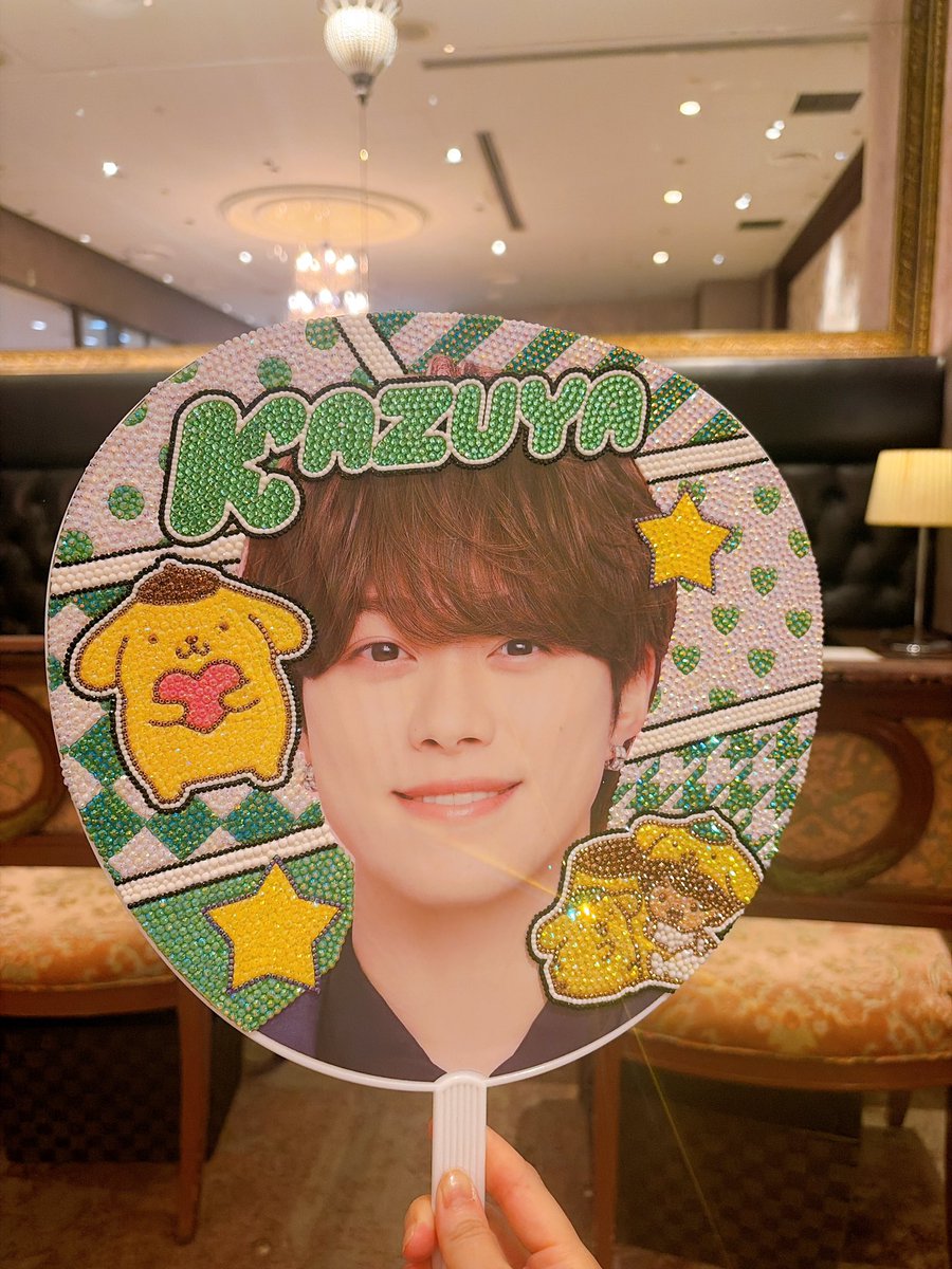 3sa__ku9's tweet photo. デコうちわ渡せたー！！！
めっちゃ可愛くできた💚 https://t.co/uSZo8HdqBe