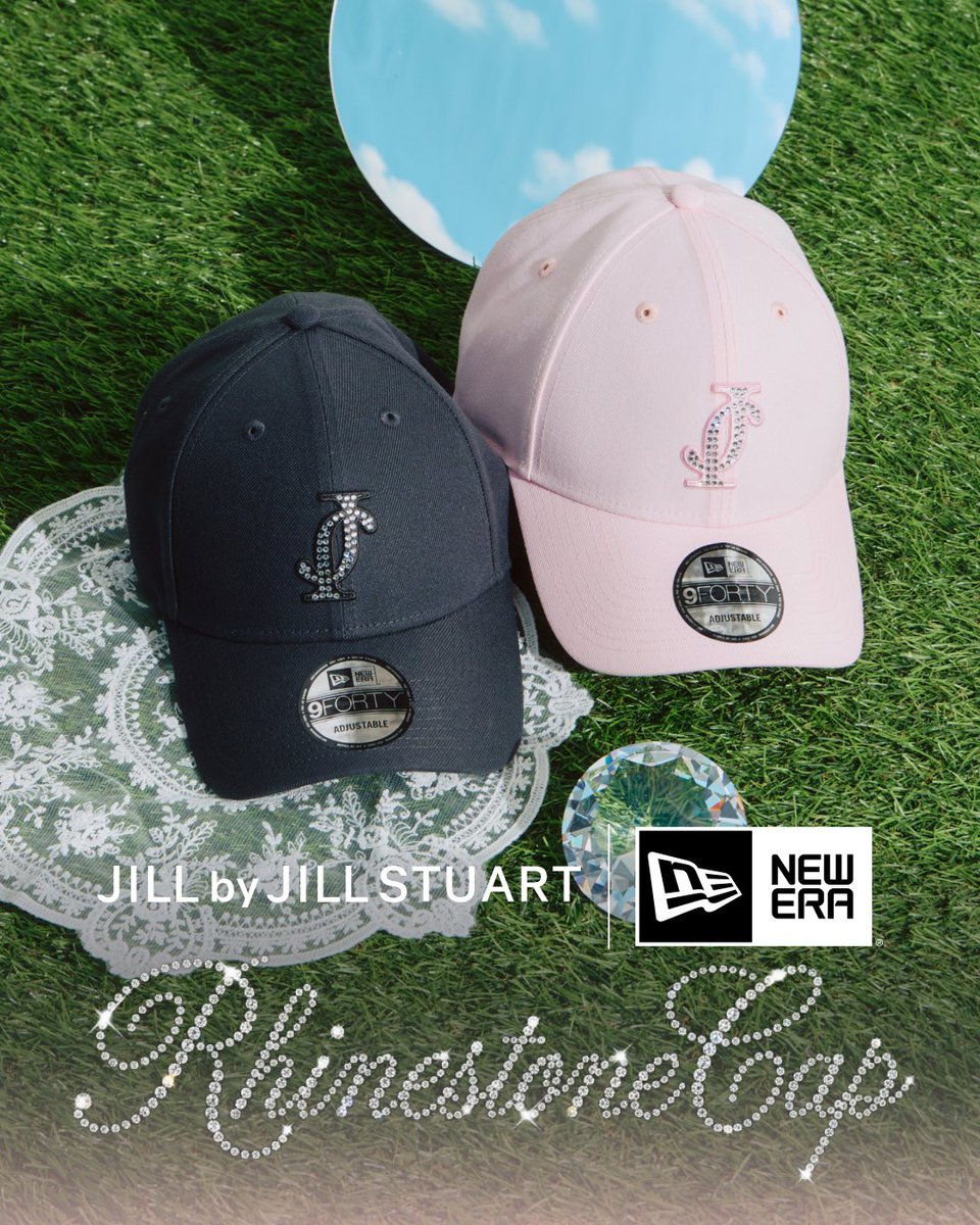 jillbyofficial's tweet photo. .
　　　𝗡𝗘𝗪 𝗘𝗥𝗔 
　　　　　×
   𝗝𝗜𝗟𝗟 𝗯𝘆 𝗝𝗜𝗟𝗟 𝗦𝗧𝗨𝗔𝗥𝗧
-------------✩--------------

キラキラ輝く
ラインストーンキャップが登場💎✨

NEW ERAにて完売が続く
ピンクもラインナップ🩷

詳細はツリーに🔗 https://t.co/bt3QwdDlEd