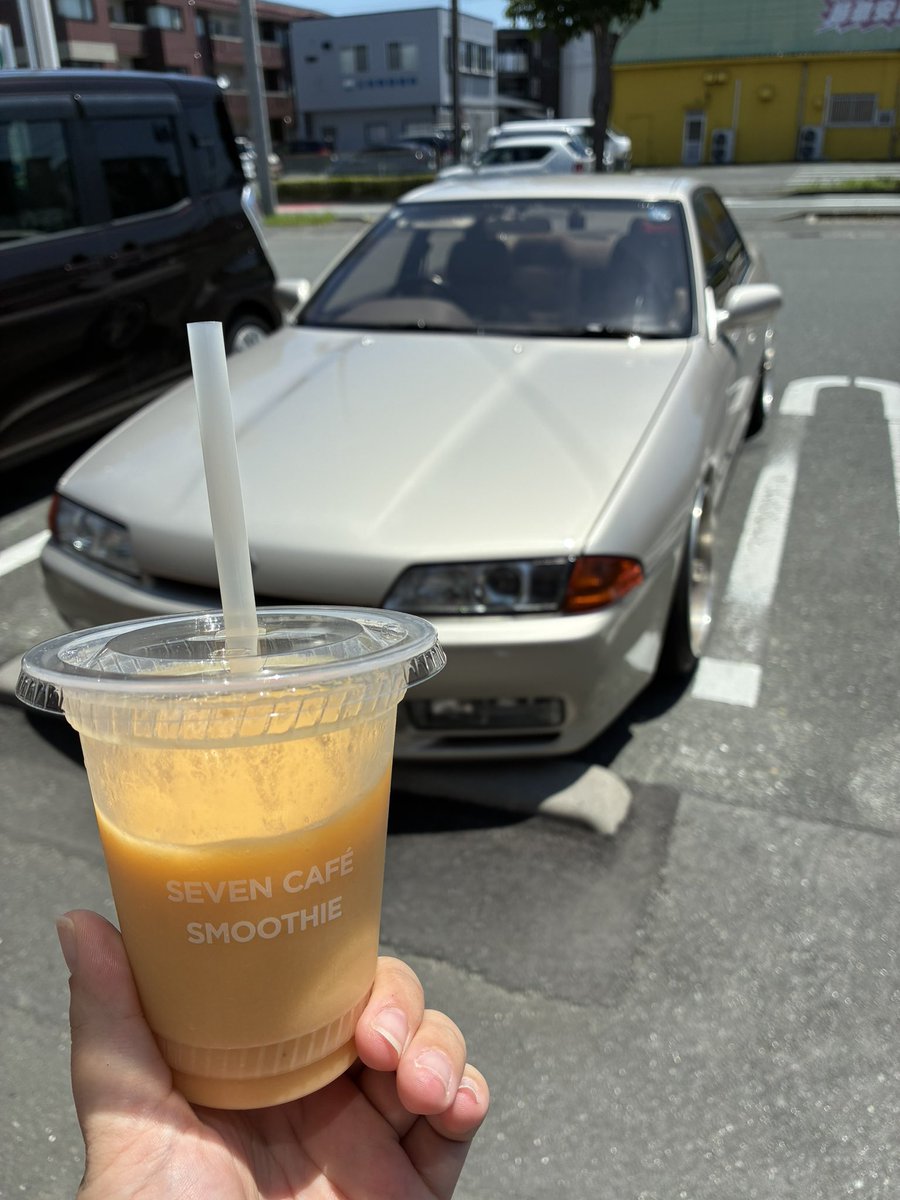 skamiline's tweet photo. 健康診断無事終わったからスムージーキメてる(*´༥`*)ｳﾏｳﾏ https://t.co/LZGBKGb6XO