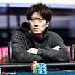 PokerMedia_L3's tweet photo. 【WSOP速報】 
ナーツゴンニャー中井さん、日本勢トップ！全体20位！
世界のヨコサワさん含む日本勢23名がDay4奮闘中！🔥

 9,208人参加→残り771人、参加費160万円
賞金約360万円以上確定、優勝賞金16億円
『$10,000 MAIN EVENT NLH World Championship』Day4  

日本勢一覧✨️

競馬界からの超新星、期待値の鬼
ナーツゴンニャー中井さん(@nekuromanshii) 
全体20位 / 日本勢1位 1.7M / 139BB 

2位 Kei Sugitaさん 1.5M / 128BB
3位 Masato Hattoriさん 1.4M / 118BB
4位 Yosuke Mikiさん(@threetree_pkr) 1.1M / 95BB
5位 世界のヨコサワさん(@MasatoYokosawa) 1.1M / 94BB 6位 れいちゃそさん(@Reichaso_Poker) 1.0M / 84BB
7位 Akihiro Konishiさん 958K / 79BB
8位 しょーたさん(@poyoonboyoon) 929K / 77BB
9位 Yaichi Fukaoさん 890K / 74BB
10位 Ryusei Fujimotoさん 868K / 72BB
11位 長見恭介さん(@KiyoPoker22) 710K / 59BB
12位 Go Katoさん 660K / 55BB
13位 Ruki Nakanishiさん 640K / 53BB
14位 Tasuku Maruoさん 548K / 45BB
15位 Taisho Zaizenさん 477K / 39BB
16位 Yujiro Fukushimaさん 460K / 38BB
17位 Ichiro Izutsuさん 450K / 37BB
18位 Masatoshi Akasakaさん 440K / 36BB
19位 Kotaro Shodaさん 370K / 30BB
20位 Masayuki Murataさん 298K / 24BB
21位 Katsuki Matsuokaさん 210K / 17BB
22位 masaさん(@style_pokerlife)180K / 15BB
23位 Hiroki Karatsuさん(@poker_hiroki) 75K / 6BB 

Day5進出をかけた戦いが続きます！🔥 
#WSOP #ポーカー