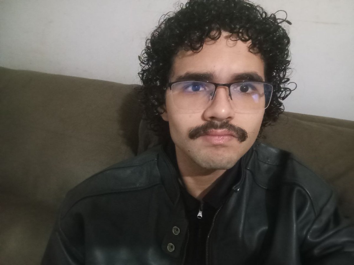 bysamas's tweet photo. Eu e meu arcano maior https://t.co/GiRXsdYqPm