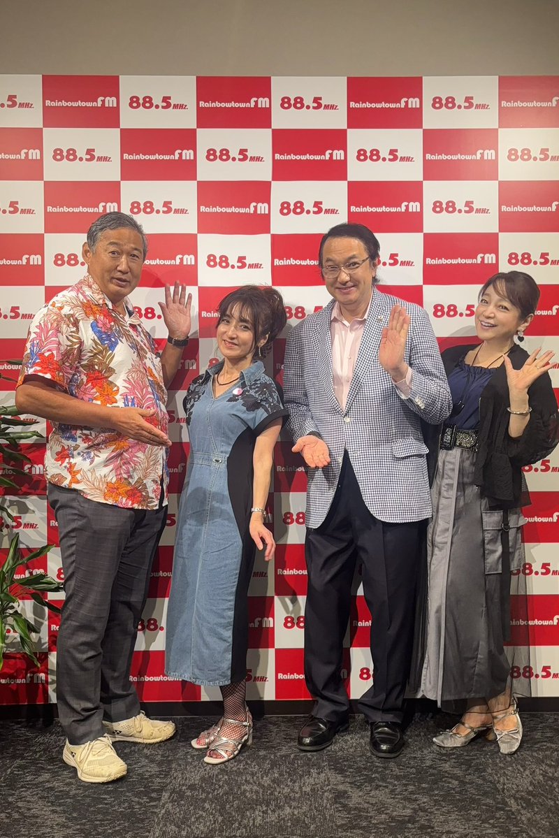 grace_note_a's tweet photo. おはようございます❣️
レインボータウンFMの表紙を手に取ってみてまいりましたぁ‼️7、8、9月の3ヶ月間　ラジオプログラムの表紙を担当致しますm(_ _)m💓
局に置いてあるので皆様手に取ってお持ち帰り下さいね〜^ ^ #原めぐみ https://t.co/g9N162kQJQ
