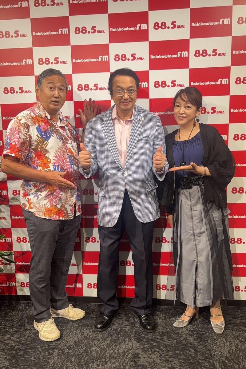 grace_note_a's tweet photo. おはようございます❣️
レインボータウンFMの表紙を手に取ってみてまいりましたぁ‼️7、8、9月の3ヶ月間　ラジオプログラムの表紙を担当致しますm(_ _)m💓
局に置いてあるので皆様手に取ってお持ち帰り下さいね〜^ ^ #原めぐみ https://t.co/g9N162kQJQ