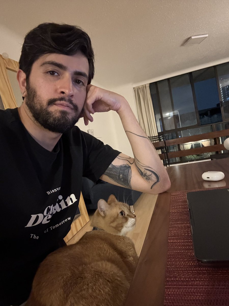 chale_xcx's tweet photo. el más comodino https://t.co/Z6mgOvzd6A