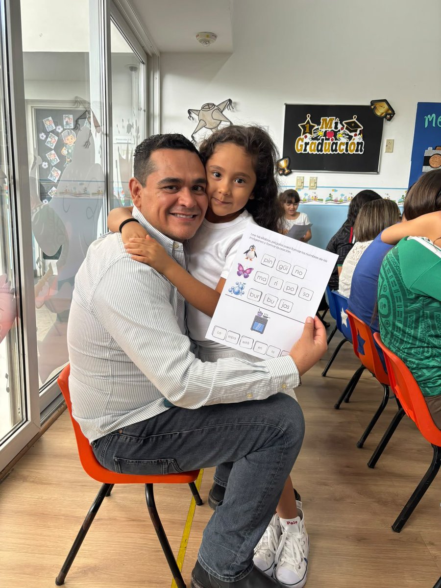 rafaramirezmx's tweet photo. Última clase pública d mi princesa, y no puedo sentirme más orgulloso.

Verte crecer, aprender, sonreír y dar lo mejor d ti es uno d los regalos más grandes q la vida me ha dado. Con apenas 6 años ya nos enseñas q, con esfuerzo, alegría y valentía, se pueden lograr grandes cosas. https://t.co/qZk91yiJWh