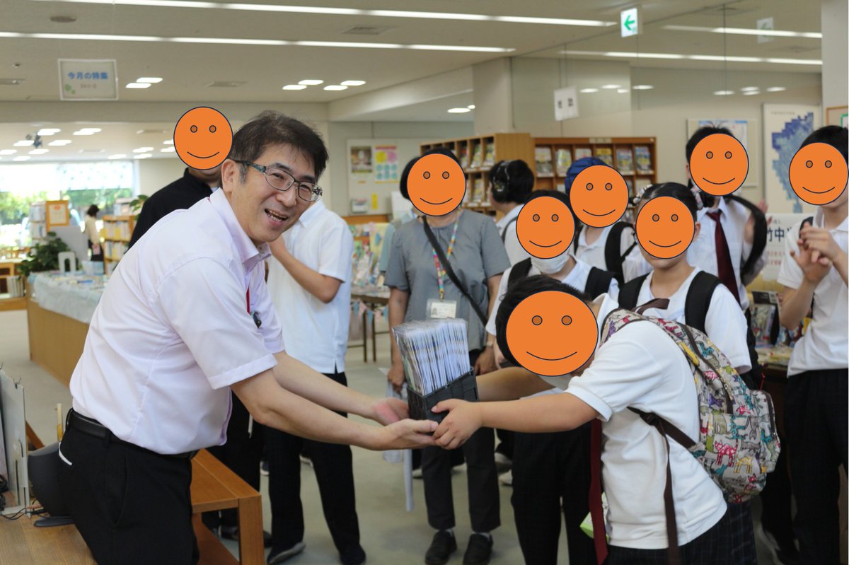 oono_ch_tl's tweet photo. 揖斐特別支援学校の生徒さんから大野町立図書館にお手製のしおりを寄贈いただきました。しおりは、ご来館されてメッセージを書いていただいた方どなたでもお持ち帰りいただけます。ぜひご利用ください。 https://t.co/K1FBj5oTLv