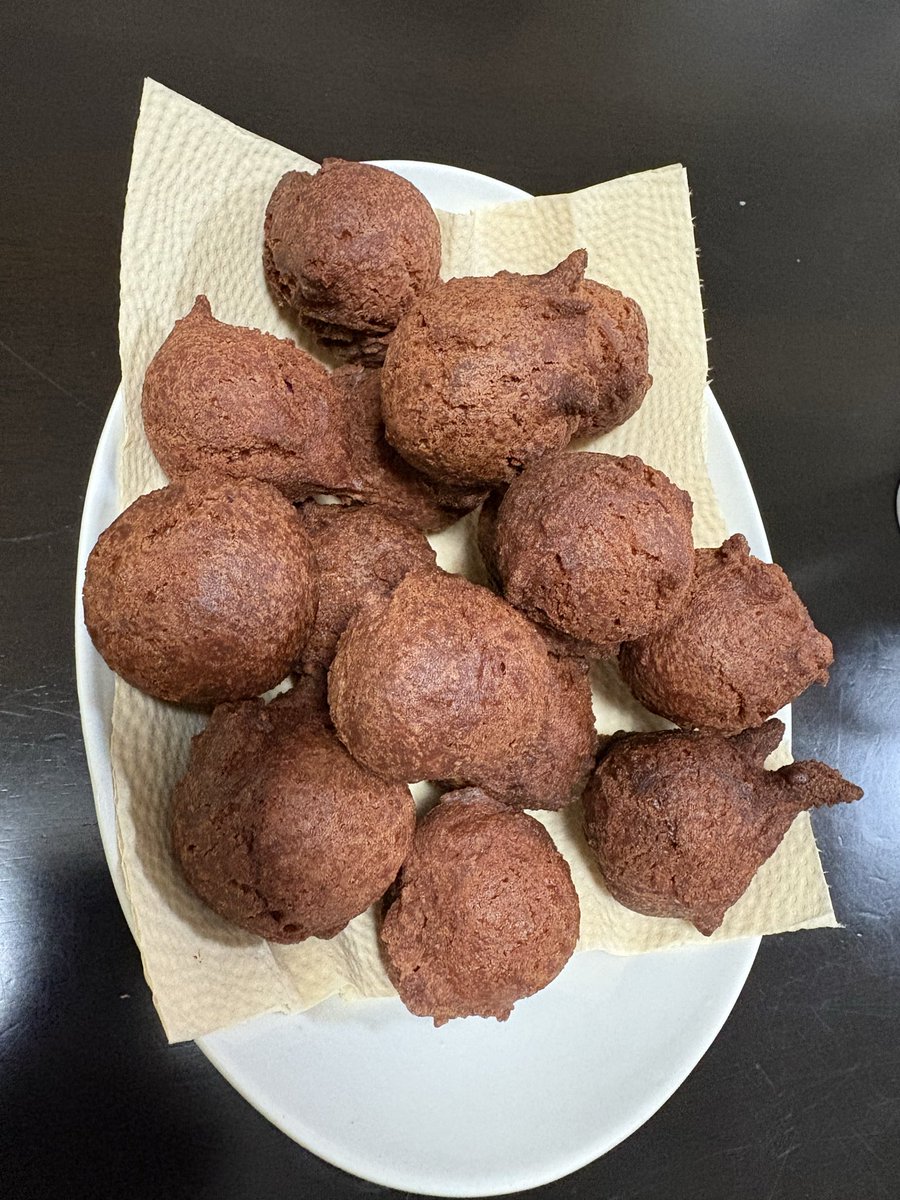 tomozo8190's tweet photo. 週末大町で頑張ってる人に差し入れしたく紅芋アンダギー作った🥰 https://t.co/eP4AQCEp8O