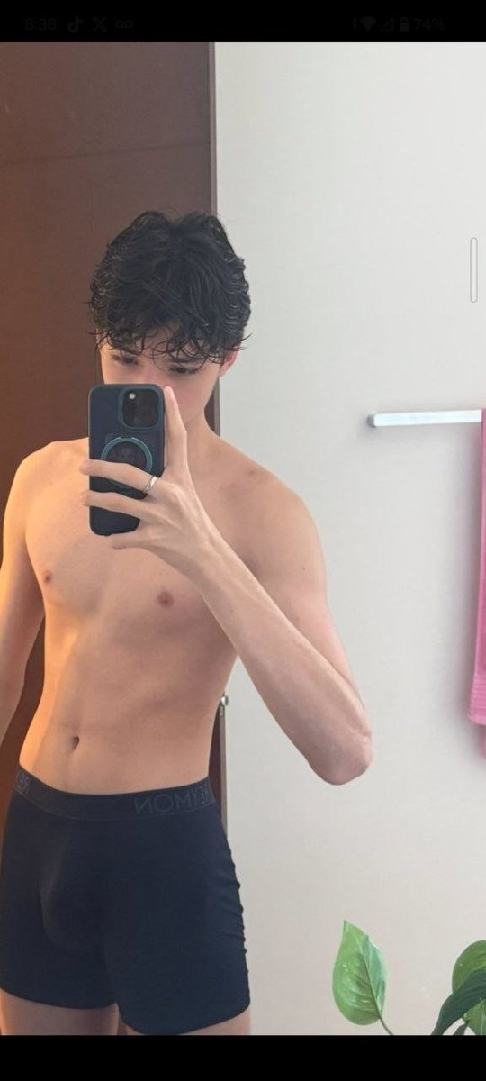 sebasa4bp's tweet photo. Montoya anda hot 🥵🥵 https://t.co/wuxf7HYql8