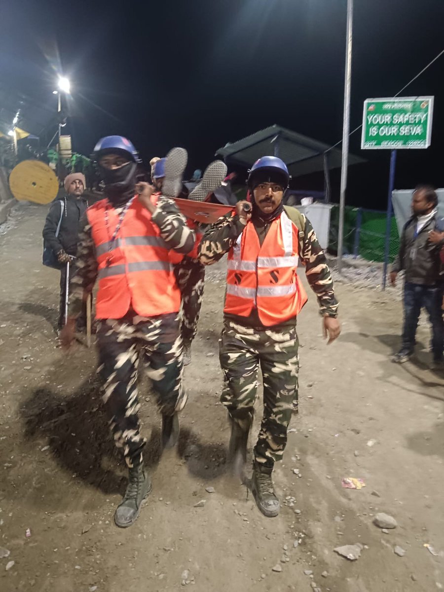 SSBSHQSRINAGAR's tweet photo. #SSB MRT, alongwith #BRO, swiftly rescued Aditi (35), Punjab, at #Railpathri after she fell on the track & lost consciousness. Following immediate pre-hospital treatment, she was safely evacuated by stretcher to the nearest Medical Camp.
Swift in Response. Unwavering in Service. https://t.co/usW4IsY2yX