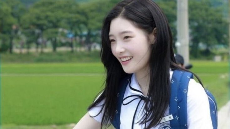 zzangchaeyeoni's tweet photo. 정채연 필모보면 연기 초반엔 학생역할이나 아역 위주였는데(디폴트값: 첫사랑) 이제는 어엿한 여른여자. 캐릭터로 성장한거 필모깨기 하기에 너무너무 재밌는 일이야... https://t.co/ilPkBhU7Xf