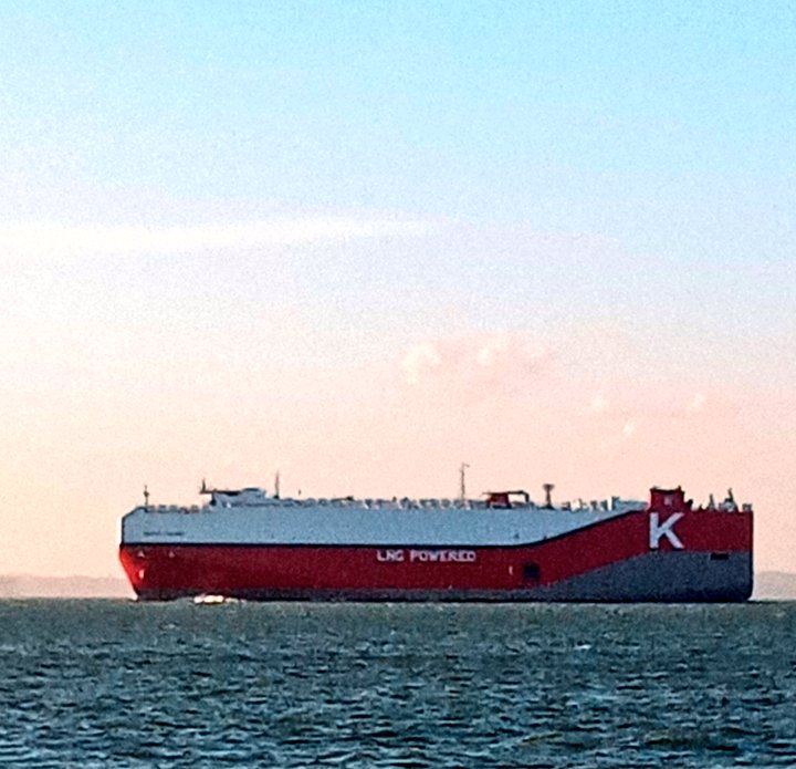 exxxsisst's tweet photo. #K_Line Hector Highway
#roro #photography #ship
#LNGpowered #carcarrier
#vehiclescarrier https://t.co/mlw1K7lZsI
