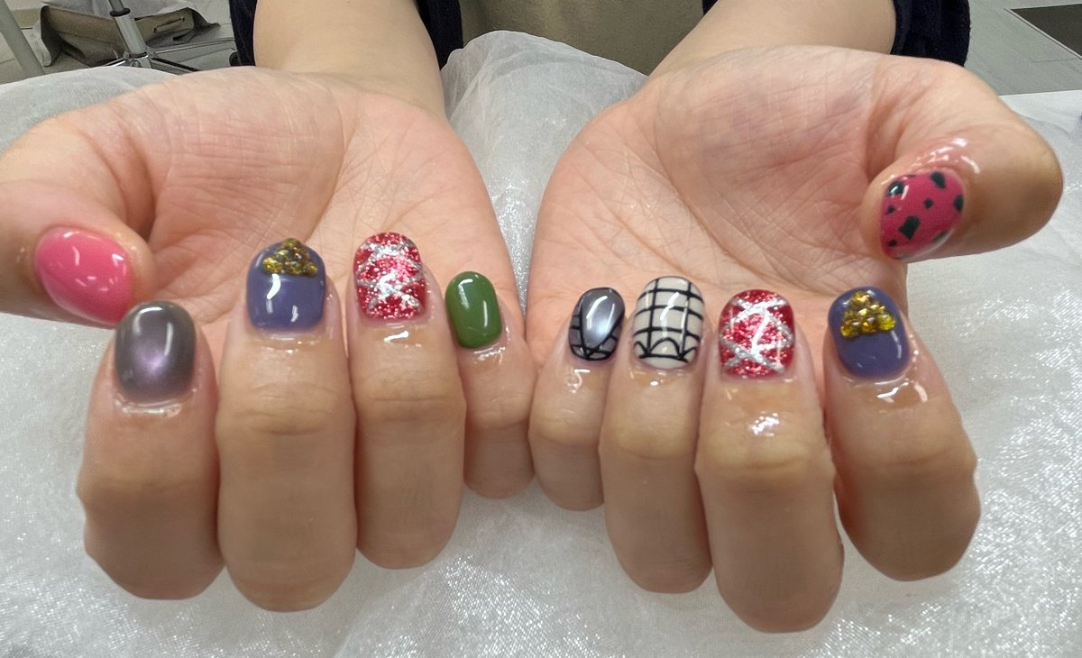 ztx4pip's tweet photo. 前までディアボロ😈ドッピオ☎️ネイル💅
今月はギアッチョ🧊とメローネ🍈ネイルにしたよ〜🫨🫨🫨 https://t.co/m9ecm3bsnK
