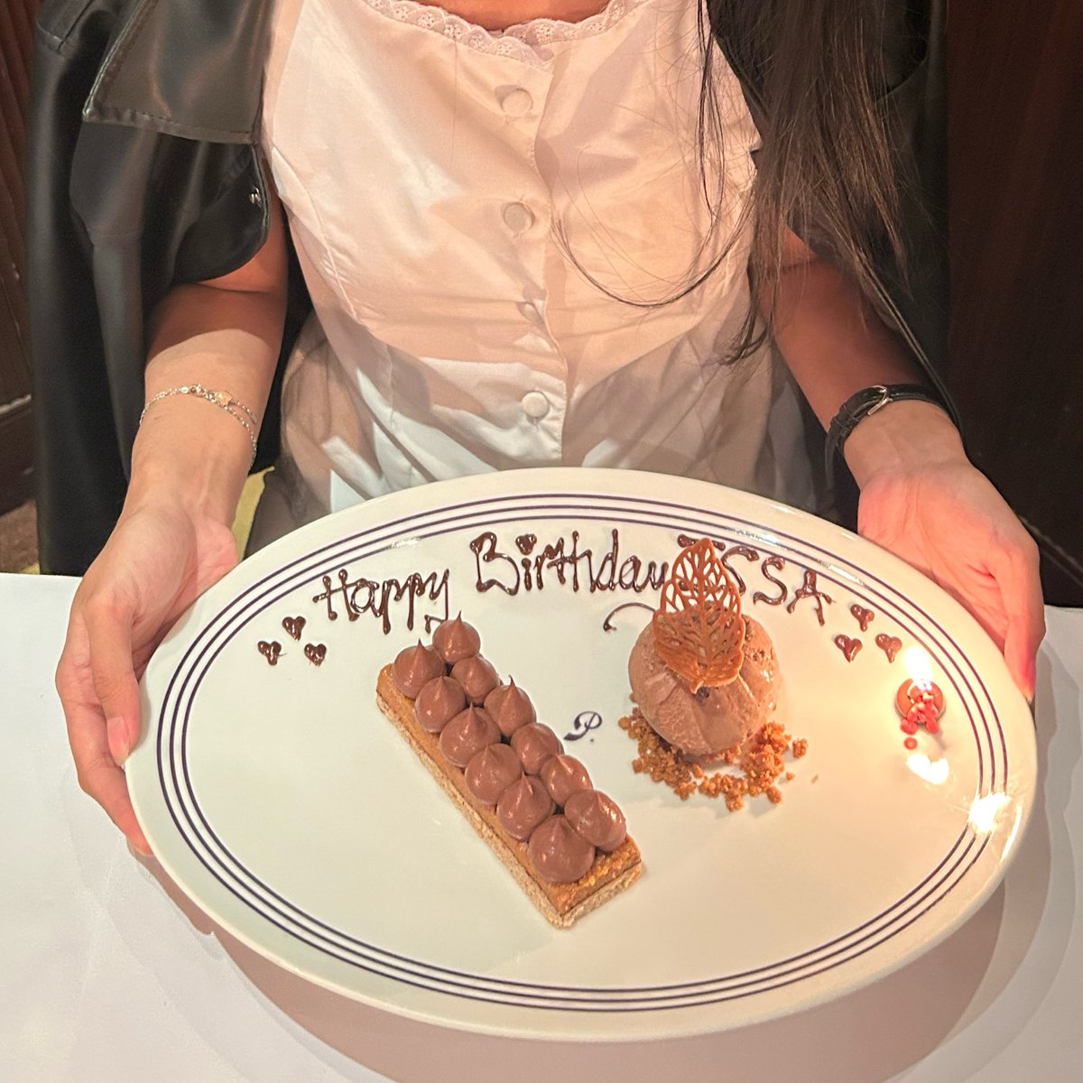 sbubshi's tweet photo. birthday lunch 🦦🤍 https://t.co/RIVKRlS8dI