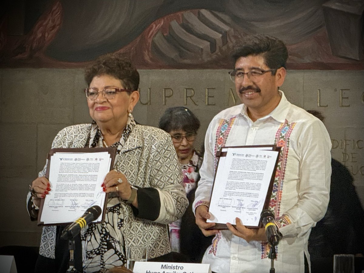 Javier_Corral's tweet photo. Este jueves asistí a la firma del Convenio Marco de Cooperación entre la @SCJN , la @FGRMexico, el @INACIPE y el @OAJ_Mex, con el que se busca fortalecer la procuración e impartición de justicia, mediante la colaboración institucional. Celebro el acuerdo y el objetivo común de construir, entre todos, un modelo de justicia, al servicio de la sociedad.