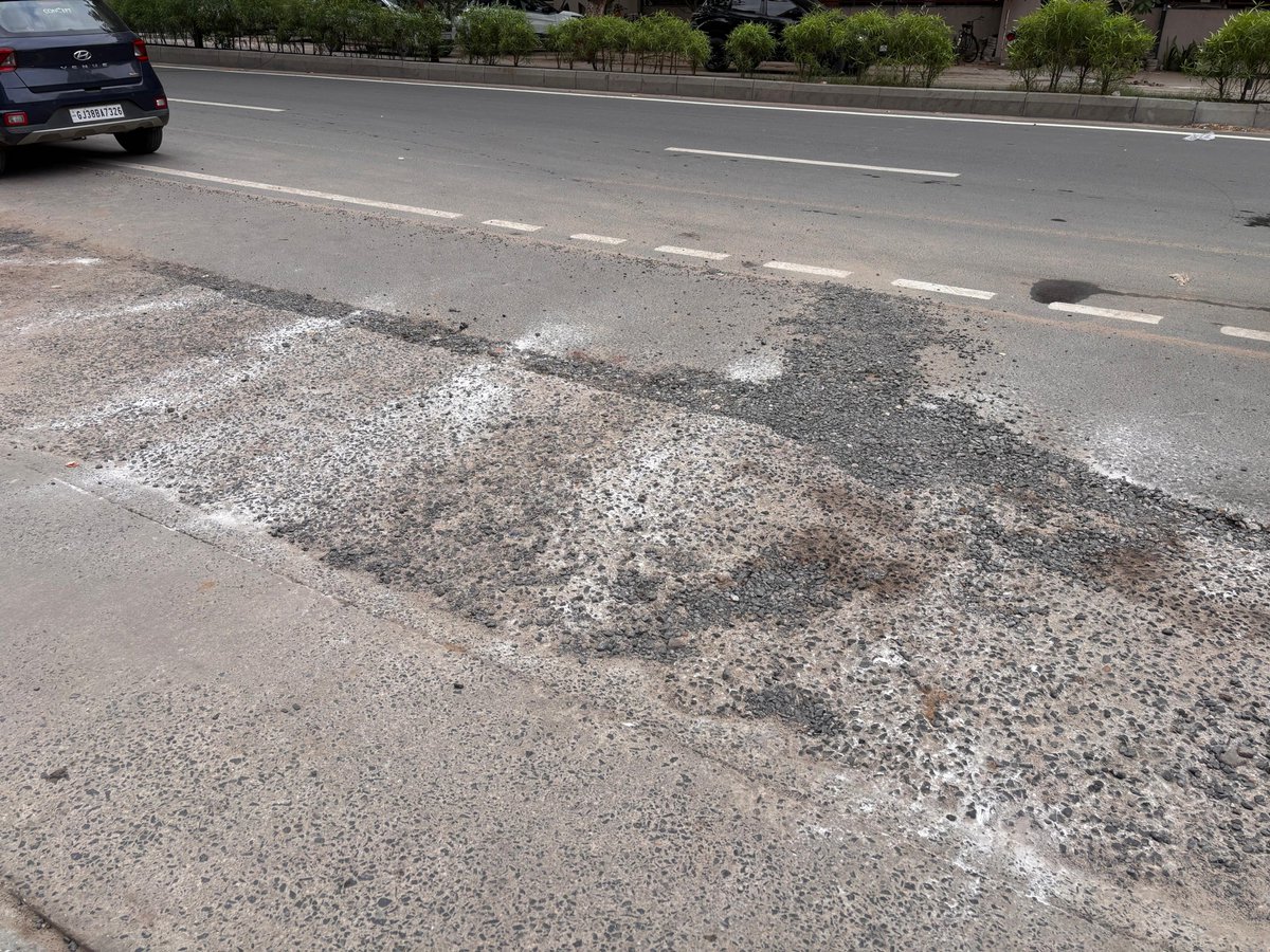 mahigureja's tweet photo. South bopal - Ahmedabad Orchid Paradise Society Entrance road condition. 🧒🤕 Kids are falling and hurting during morning time for hurry in catching school bus. 🚌🏫 Are we giving taxes for this ? 😠😡 @sanghaviharsh @AMCSWM @Bhupendrapbjp @CollectorAhd @AmdavadAMC need ur help https://t.co/lXCk8uDhu6