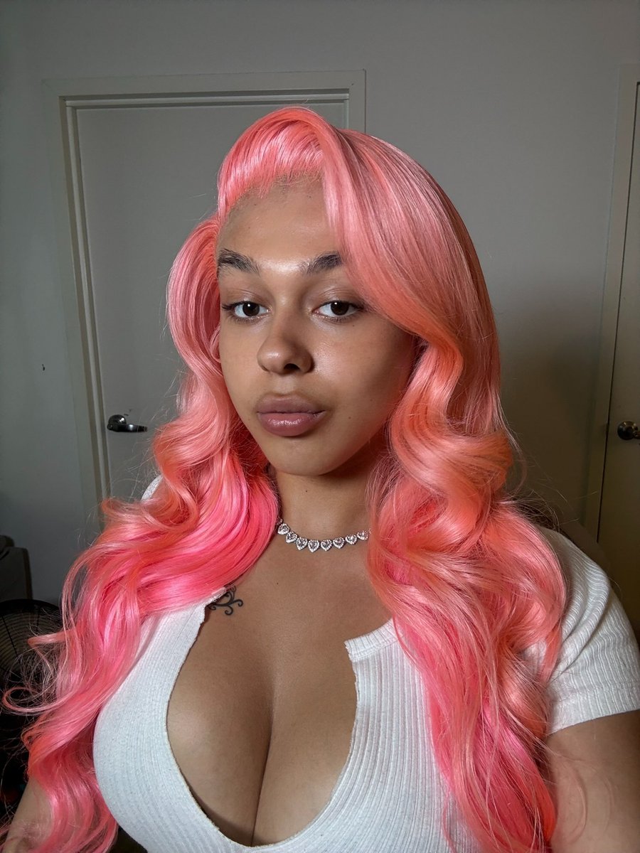LaylasBesos's tweet photo. Colorful hair don’t care 🎀 #trans #ts https://t.co/ABGrwwWpWn
