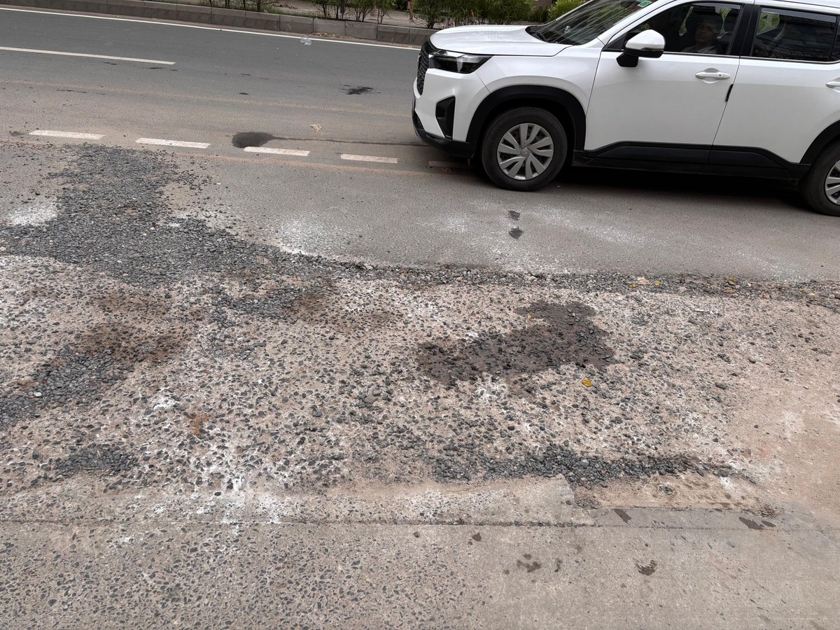 mahigureja's tweet photo. South bopal - Ahmedabad Orchid Paradise Society Entrance road condition. 🧒🤕 Kids are falling and hurting during morning time for hurry in catching school bus. 🚌🏫 Are we giving taxes for this ? 😠😡 @sanghaviharsh @AMCSWM @Bhupendrapbjp @CollectorAhd @AmdavadAMC need ur help https://t.co/lXCk8uDhu6