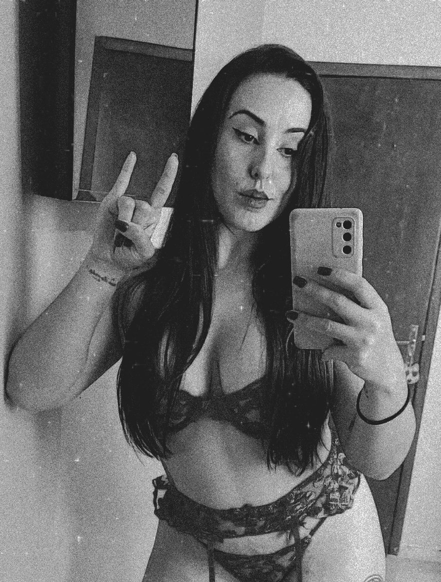 DominaDravena's tweet photo. Vc sabe exatamente qual é o seu lugar, e ele ñ é ao meu lado... é financiando o q eu mereço
Enquanto vc espera, em silêncio, prove sua devoção do jeito certo: pagando minha noite no motel amanhã
Ñ é sobre tocar… é sobre servir.
Mostre q é digno, transfira e cumpra seu papel 🗝 https://t.co/z8rpLwr4r5
