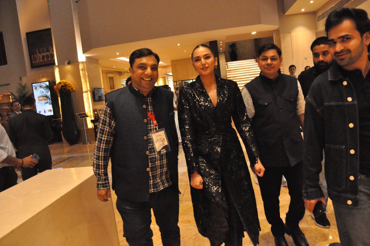 IamPrashantJain's tweet photo. During NBT Utsav Prasoon Joshi, Justice D Y Chandrachud, Dr Naresh Trehan, Huma Qureshi, Arunabh Kumar (TVF), Harshpati Singhania (JK Group), Kaivalya Vohra (Zepto), Olympian Manu Bhakar, NCRTC and Akshay Patra were felicitated by Defence Minister Rajnath Singh. #NBT #Utsav https://t.co/ETwvssBi0c