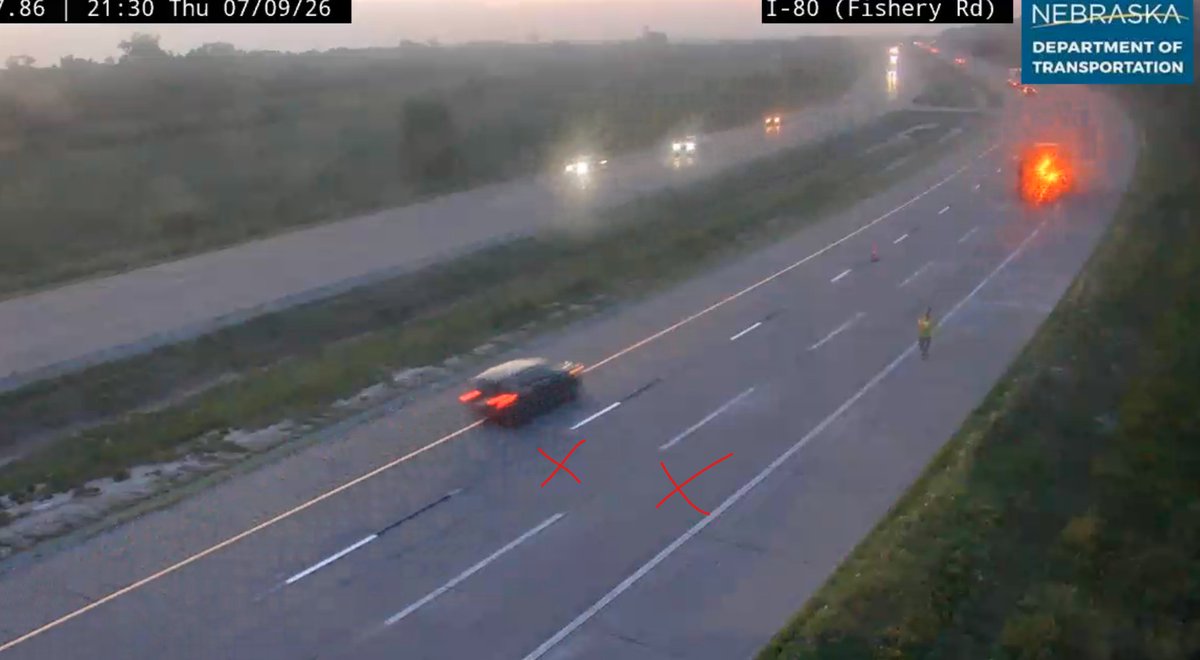 NDOTomaha's tweet photo. #Ashland
Roadwork I-80 EB @ MM 427. The 2 right lanes are closed. Keep left in area. https://t.co/DsJYNpbW5N