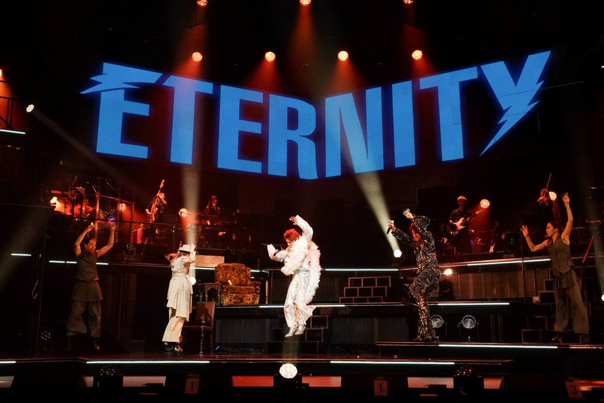 eternity_jpn's tweet photo. 🎊本日7/10(金) ついに初日🎉
#ミュージカルETERNITY
韓国発、永遠の"グラムロック･ミュージカル"が日本初上陸🎸

このあと18:30〜ついに開幕！
⏰17:45 ロビー開場 / 18:00 客席開場
<出演者>
🌍#小池ブルードット
💫#小野田カイパー
🎩#美弥マーマー

📣ご来場前に、公式HP「GUIDANCE」ページ等を必ずご一読ください🙏
📣劇場へのアクセスなど、過去ポストもご参照ください👀

東京公演は、新劇場 #東京建物ぴあシアター にて
〜7/26まで上演⚡️
皆様のご来場をお待ちしております🙌

🎫チケット好評発売中✨
https://t.co/Z8qCuahExZ
🪐🪐🪐🪐🪐
2026/7/10～8/9  東京･名古屋･大阪にて上演
#ETERNITY #エタニティ #이터니티
#小池徹平･#小西遼生 / #小野田龍之介･#伊藤あさひ / #美弥るりか
