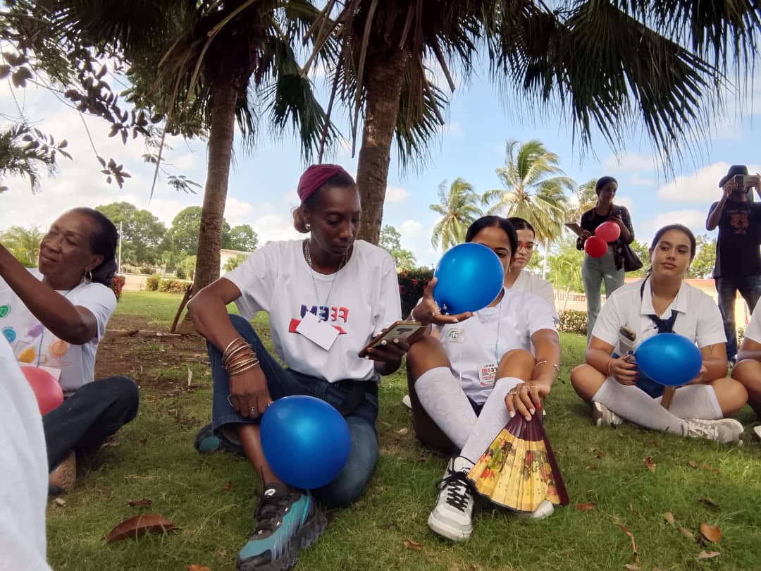 JosGuer36495320's tweet photo. #Mayabeque
Una mañana emocionante La #FEEMMayabeque realisa con éxitos su #ConsejoProvincial . Activos desde temprano💙💙♥️♥️🇨🇺🇨🇺🇨🇺
#SiempreJoven
#100AñosConFidel
#UnaFEEMQueAmaYFunda
@DiazCanelB @MeyvisEstevezE @UJCdeCuba @FEEM_Cuba https://t.co/xwlf904Q9d