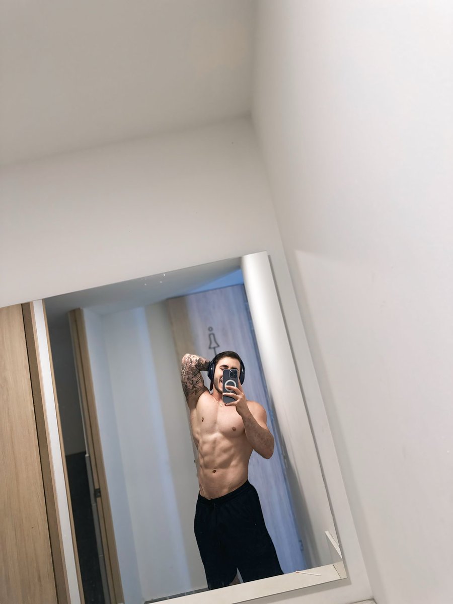 Tayler_duster7's tweet photo. Good time for my workout 💪🏻😏 https://t.co/JFGOBFqcHh