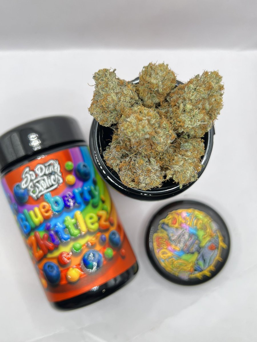BudDropsxo7j's tweet photo. Have you smoked your greens today?
🎱🖕🏾😈

#onlyplants #Mmemberville #virginiaisforgrowers #marijuana #CannabisCommunity #Weed #growyourown #joint https://t.co/Ry9dy6hBX0