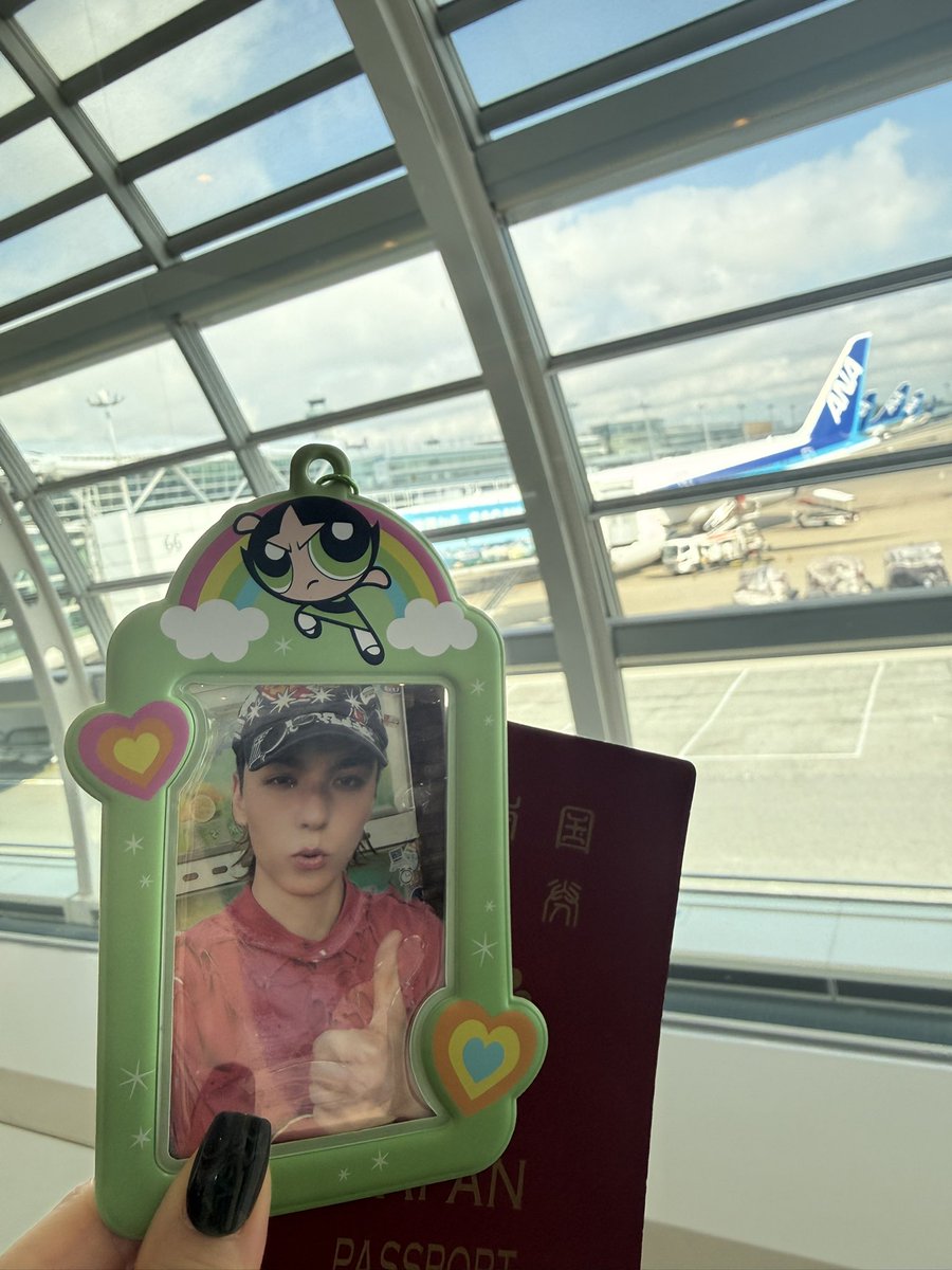 pie_piper_cam's tweet photo. 寝坊して終わったと思ったけど間に合いました✈️ https://t.co/bAJB87EZVH