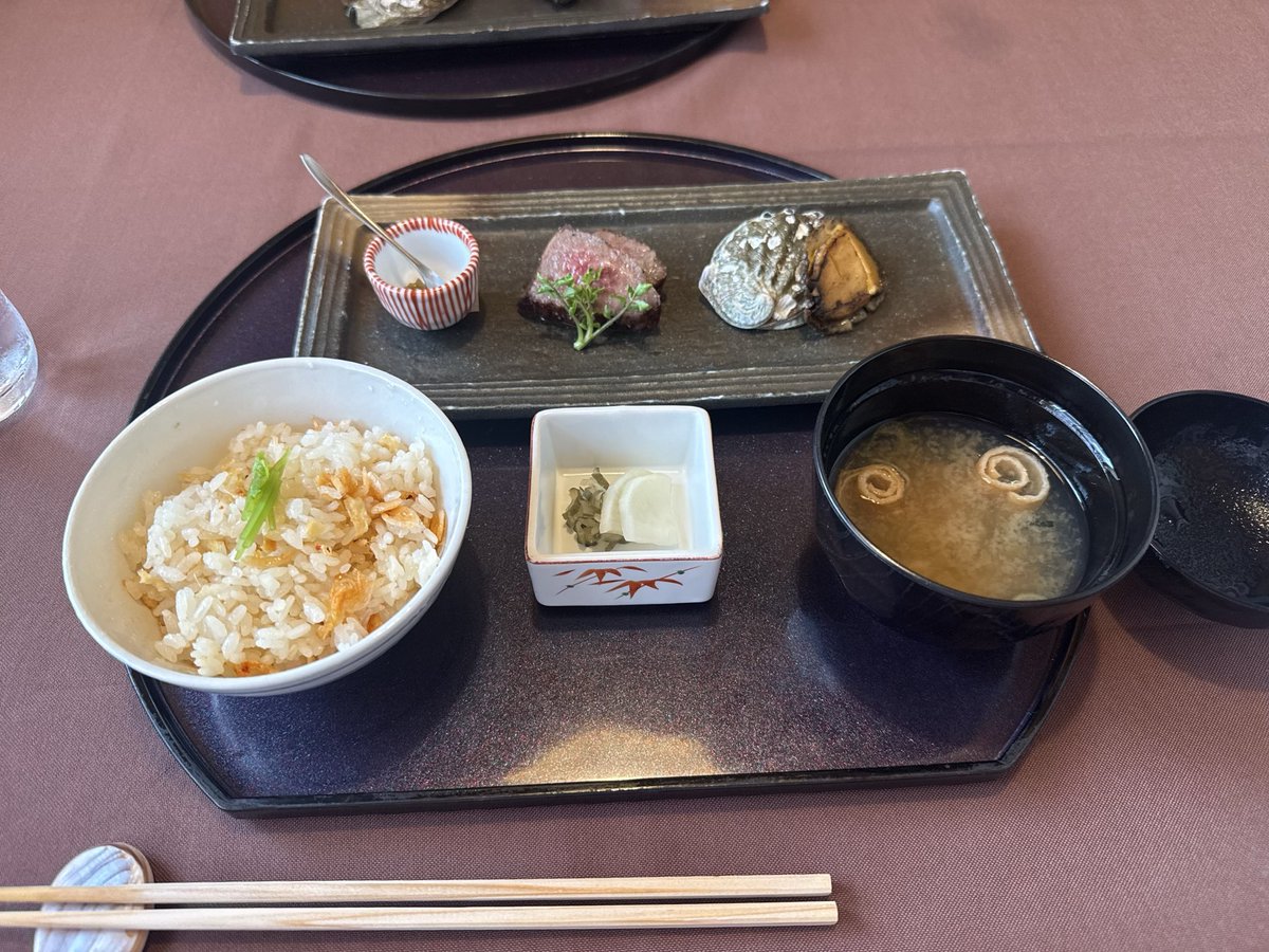 AzthmzA's tweet photo. @kubosanpapa1102 私も先日行ってきました。
炊き込みご飯とうもろこし🌽に変わりましたね。
日月火とうもろこし🌽の炊き込みご飯甘くて美味しいから好きです😊

和尚さん、こんにちは🙇‍♂️ https://t.co/OdCiGgGP3b