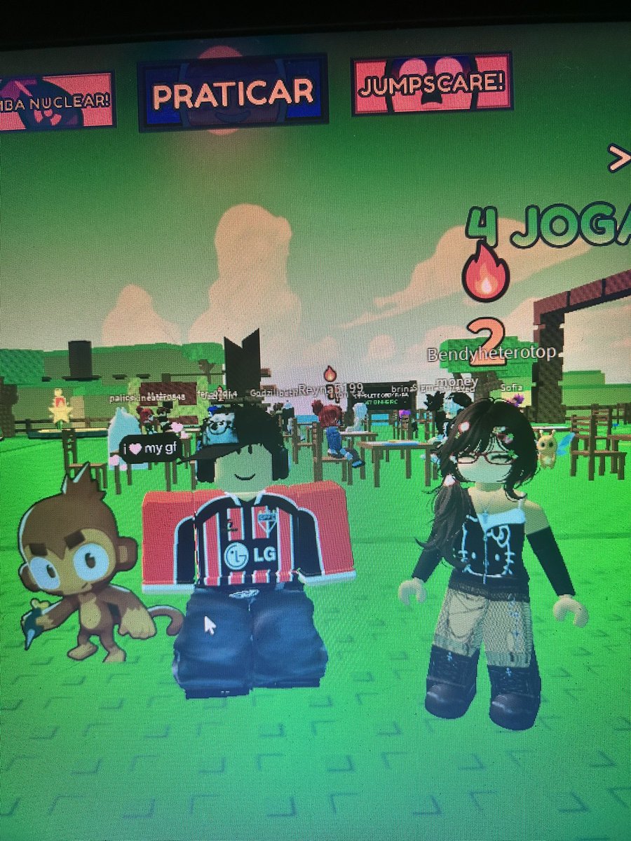 randomsickboy's tweet photo. eu ela e o macaco larper https://t.co/UgBh7bQBOB