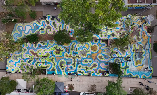 esecarlo's tweet photo. La alcaldeSSa borró esta preciosura de arte urbano, la sustituyó con esténciles chafas de marcas publicitarias y contrató al rapero más sin chiste de su comarca para intentar reconectar con la chaviza skate. 

Luego se jactó de su buen gusto.

(📸: amoranomalia, autor del mural) https://t.co/JXa8B3rLpL