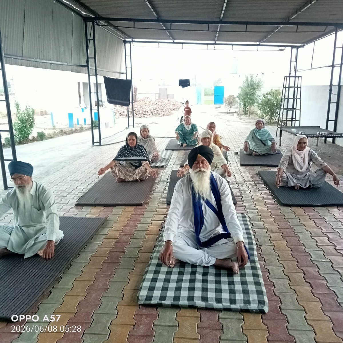 bharti_ram32044's tweet photo. ਹਰ ਘਰ ਤੱਕ ਪਹੁੰਚਾ ਕੇ ਸਿਹਤਮੰਦ ਪੰਜਾਬ ਬਣਾਉਣ ਦੇ ਇਸ ਸ਼ਾਨਦਾਰ ਉਪਰਾਲੇ ਲਈ ਦਿਲੋਂ ਧੰਨਵਾਦ। ਹਰ ਦਿਨ ਯੋਗਾ, ਹਰ ਦਿਨ ਤੰਦਰੁਸਤੀ। 🙏🧘‍♀️💚

#CMDiYogshala #HealthyPunjab #YogaForAll #Punjab #YogaLife #FitPunjab #Wellness #YogaEveryday #Sangrur #CMBhagwantMann #AAPPunjab #YogaMovement #HealthyLife https://t.co/eKlaHy39TQ