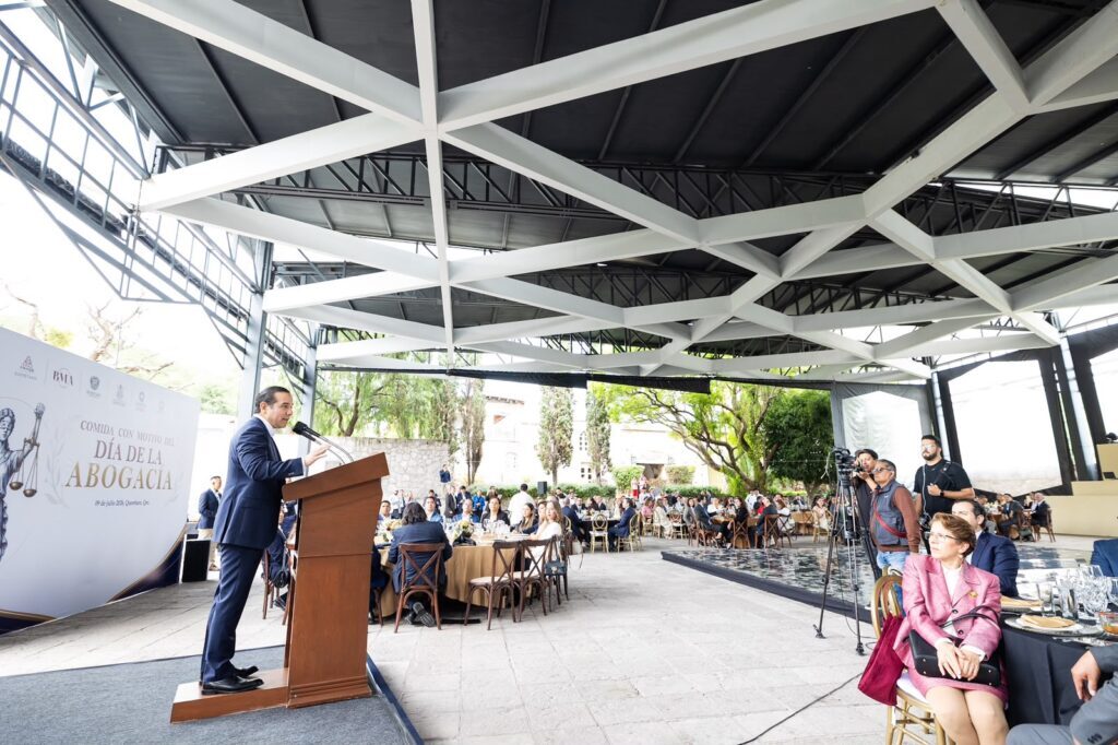 OscarSamayoaR's tweet photo. Gobierno de Querétaro conmemora el Día de la Abogacía 2026 y destaca el papel del gremio jurídico https://t.co/t0eTKQ3ph2 https://t.co/mkj91rqD5H https://t.co/2tZRkroD0x