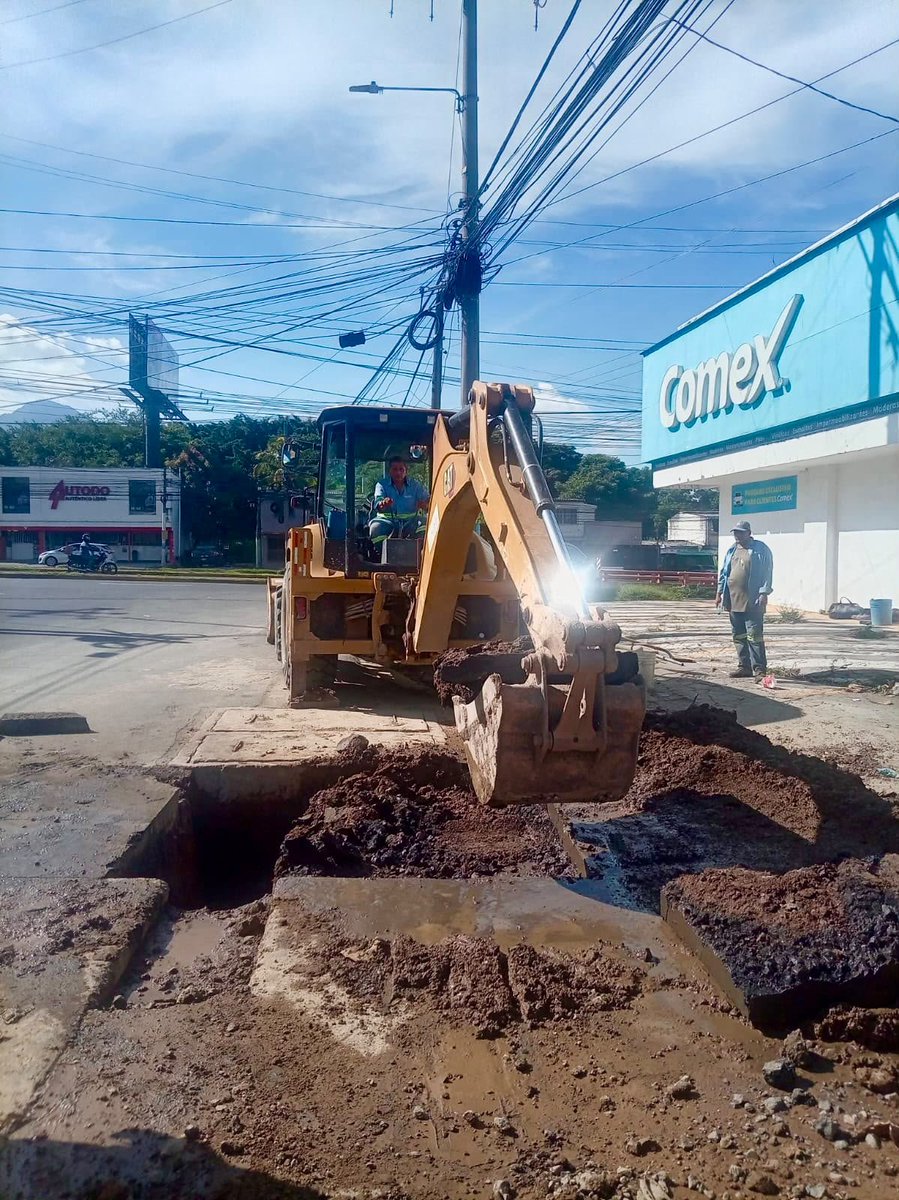 ANDASV's tweet photo. Durante el día de hoy, nuestro equipo técnico ha estado concentrado de manera ininterrumpida en la reparación de un daño imprevisto en la tubería principal.

Entendemos tu molestia y lamentamos los inconvenientes que estos trabajos puedan ocasionar.

Te aseguramos que nuestros técnicos están trabajando arduamente para solucionar el problema y restablecer el servicio lo antes posible. Agradecemos profundamente tu paciencia y comprensión mientras finalizamos estas labores correctivas.