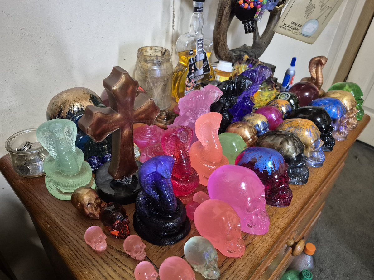 FaucettLeo76984's tweet photo. Epoxy resin ...skulls..cobras..grim reaper...candy bowls...ashtrays..crosses...crystal balls. Message me if interested in purchasing one. https://t.co/AFCgAGC5IJ