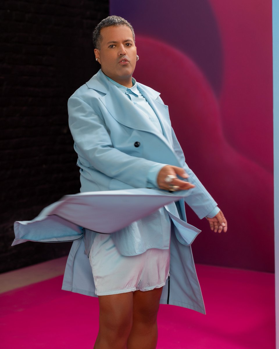 LaCasaFamososMx's tweet photo. ¡#AldoRendón entra a #LaCasaDeLosFamososMx! 🥳✨ Prepárense porque si algo no va a faltar en esa casa es estilo, drama y muchísima personalidad. 👑🔥

🏠 GRAN ESTRENO domingo 26 de julio, 8:30 p.m. por #LasEstrellas y 24/7 por #ViX #Original https://t.co/QXF7MlbaTe