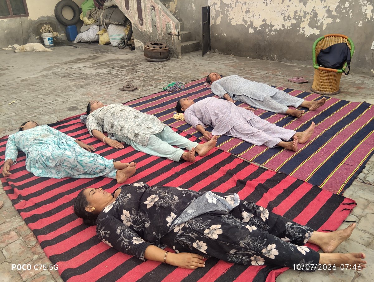 bharti_ram32044's tweet photo. ਤੰਦਰੁਸਤ ਜੀਵਨ ਲਈ ਯੋਗ ਦੇ ਨਾਲ-ਨਾਲ ਪੂਰਾ ਪਾਣੀ ਪੀਣਾ, ਸੰਤੁਲਿਤ ਭੋਜਨ ਅਤੇ ਚੰਗੀ ਨੀਂਦ ਵੀ ਬਰਾਬਰ ਜ਼ਰੂਰੀ ਹਨ। ਸਿਹਤਮੰਦ ਆਦਤਾਂ ਹੀ ਅਸਲੀ ਦੌਲਤ ਹਨ।🌟
#cmdiyogshala #HealthyHabits #YogaLife #Wellness #HealthyPunjab #Fitness #HealthFirst
#sangrur https://t.co/N4fC8KOXKW