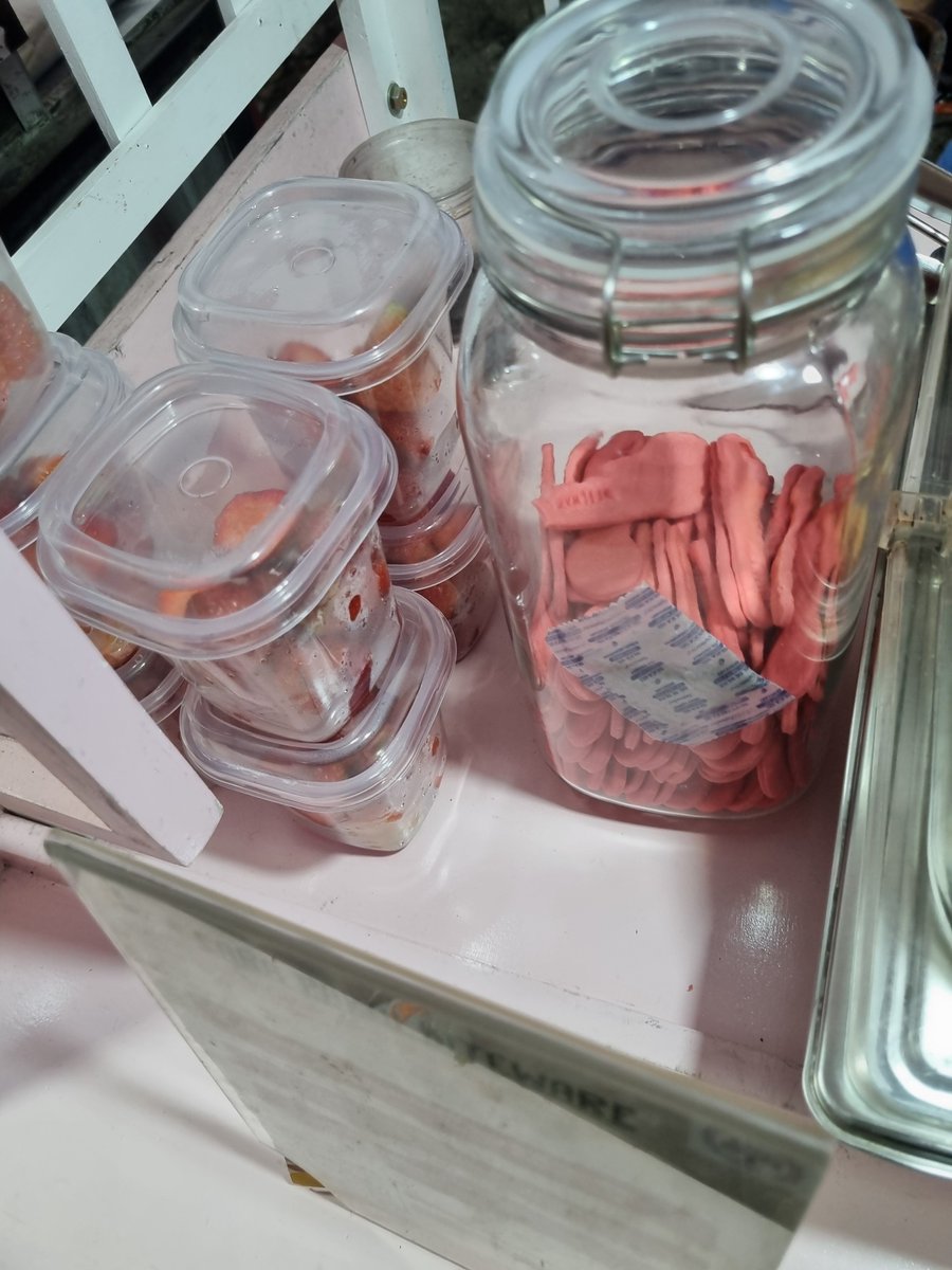sibilese's tweet photo. Celebrating this... whatever that was-- a miracle????? I survived after a week full of nano-nano :') 
Well it's almost a month full of steps and qna sessions BUTTTT LAST WEEK???? That was a whole another story. The brain and the body just keep on playing catch-up https://t.co/dvSlJVkCiw