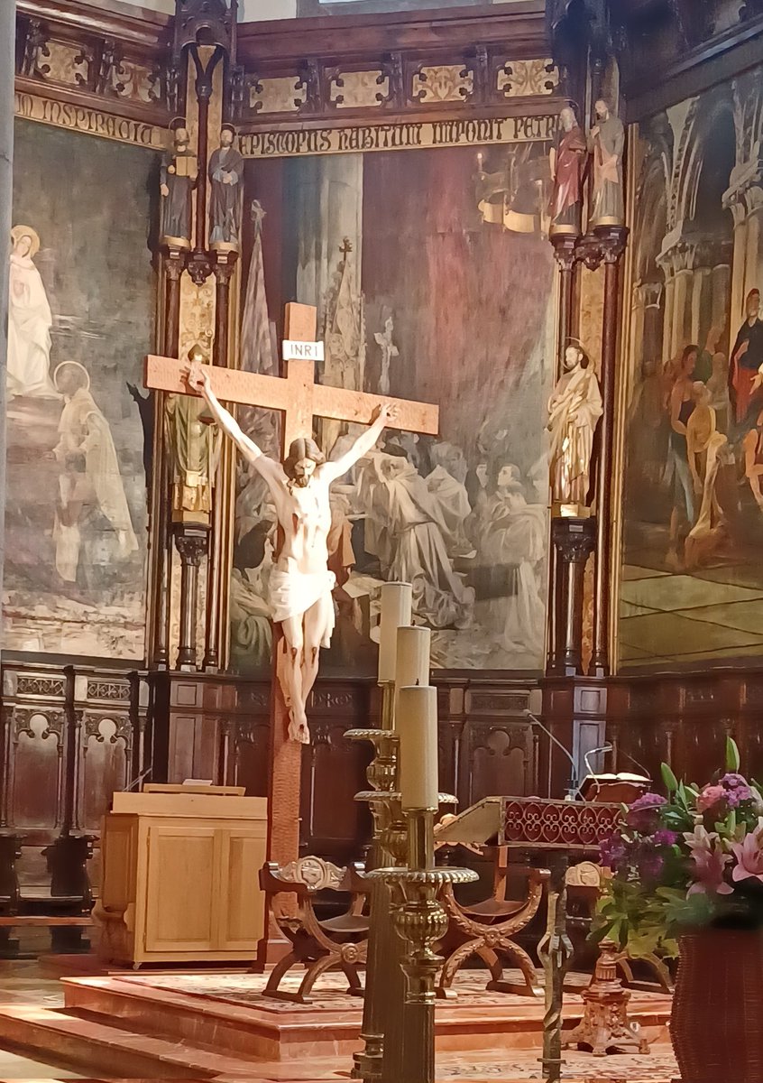 TarekSaidVzla's tweet photo. ORACIÓN DE LA MAÑANA

Señor, crea en mí un corazón puro y nunca apartes de mí Tu Santo Espíritu.

(Cf. Salmo 50)
Viernes, 10 de julio de 2026

Señor mío y Dios mío:

En este nuevo amanecer comparezco ante Ti con humildad y confianza. Antes de pedirte cualquier gracia, quiero abrirte mi corazón tal como es, con sus alegrías y sus luchas, con sus aciertos y sus fragilidades, porque sé que Tu misericordia es siempre más grande que mis límites.

Hoy no quiero esconderme de Ti. Quiero dejarme mirar por Tu amor, para que seas Tú quien sane mis heridas, fortalezca mi fe y renueve mi vida. Solo Tú puedes devolver la paz al corazón que se deja abrazar por Tu infinita misericordia.

Crea en mí, Señor, un corazón puro. Arranca de mi vida todo aquello que me aparta de Ti: el orgullo, el egoísmo, la impaciencia, la indiferencia y todo lo que no me permite amar como Tú me amas. Haz de mí una persona sencilla, agradecida y dócil a la acción de Tu Santo Espíritu.

No permitas jamás que me acostumbre al pecado ni que pierda el deseo de convertirme cada día. Enséñame a levantarme después de cada caída, confiando siempre en Tu perdón, porque sé que nunca rechazas a quien vuelve a Ti con un corazón sincero.

De manera especial, ponemos en Tus manos a Venezuela, a sus familias y a todos los pueblos que hoy atraviesan momentos de dificultad. Derrama Tu consuelo sobre quienes sufren, fortalece a quienes cuidan de los más vulnerables y bendice a todas las personas que, con la oración, la solidaridad y el servicio generoso, llevan esperanza donde parece faltar. Que nunca perdamos la certeza de que Tu amor sigue obrando en medio de nosotros.

Abre nuestros labios para proclamar Tu bondad, pero, sobre todo, abre nuestro corazón para vivir lo que creemos. Que nuestras palabras estén siempre acompañadas por obras de amor, de justicia, de misericordia y de paz.

Y cuando termine este día, podamos darte gracias porque una vez más nos has sostenido con Tu gracia y nos has permitido experimentar la alegría de caminar contigo.

Señor, abre mis labios, y mi boca proclamará Tu alabanza.

FE y más FE.

Buenos días.

Dios y María Santísima los bendigan abundantemente.